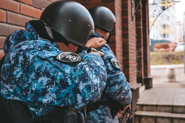 В Воркуте росгвардейцы задержали мужчину, который похитил 58 плиток шоколада на 3,3 тысячи рублей

