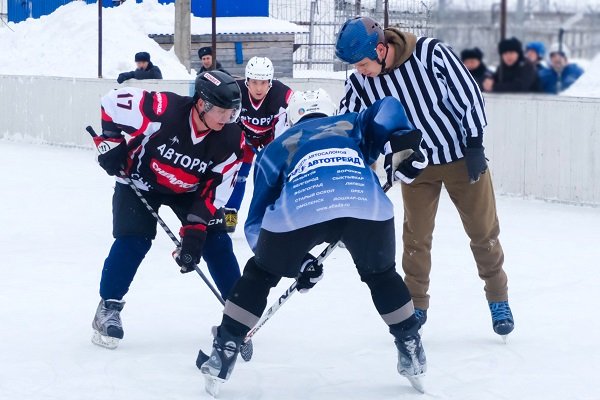 В Коми ИК-25 закрыла хоккейный сезон товарищеским матчем с сыктывкарской командой 