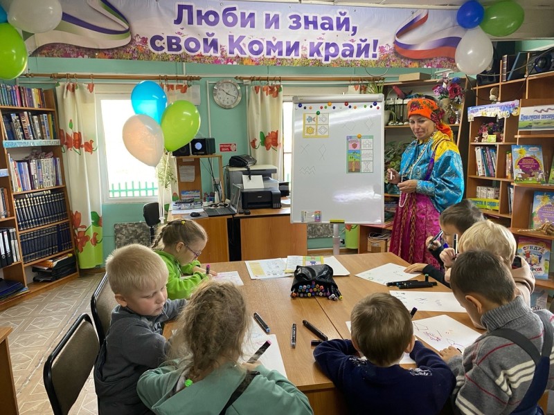 ЛУКОЙЛ поддержал красочные уроки по краеведению в усинском селе