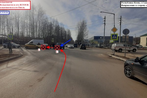 В Сыктывкаре невнимательность на перекрестке привела к тройной аварии