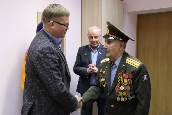 Национально-культурные организации Коми поздравили ветерана Николая Рочева