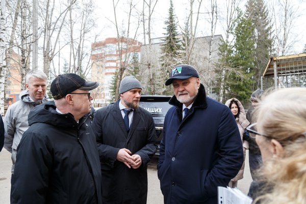Владимир Уйба встретился с жильцами дома по улице Ленина, 43 в Сыктывкаре 
