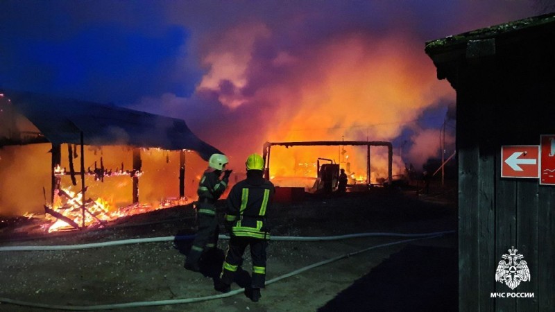 Огнеборцы МЧС потушили крупный пожар в Седкыркеще
