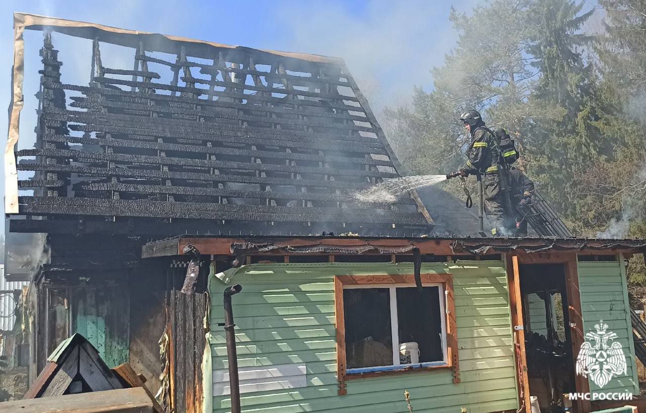 В Сыктывкаре горели две дачи | 19.05.2024 | Сыктывкар - БезФормата