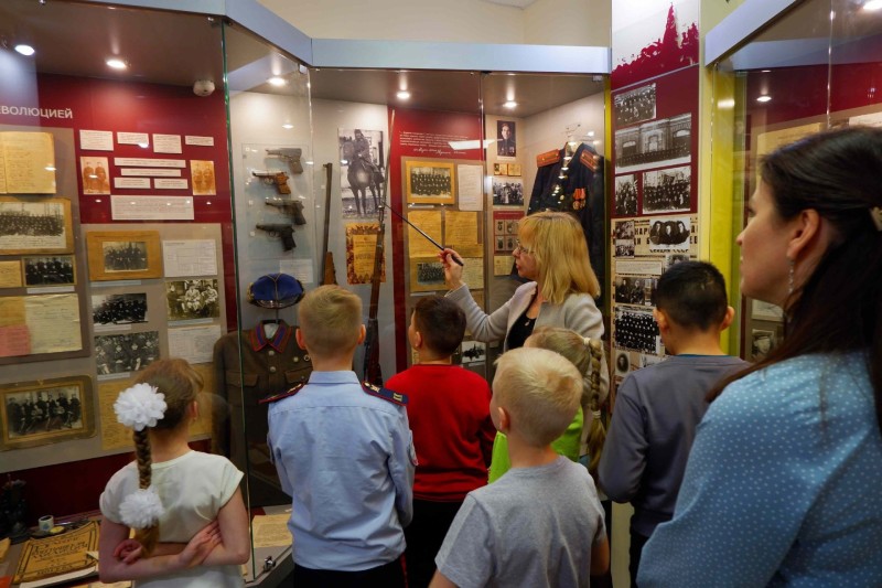 "Единая Россия" помогла семьям участников СВО и воспитанникам детского дома побывать на выставках в "Ночь музеев"


