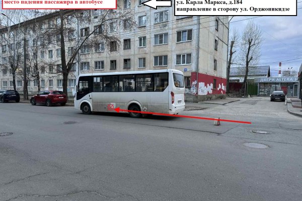 При резком торможении маршрутного автобуса пострадала 73-летняя сыктывкарка