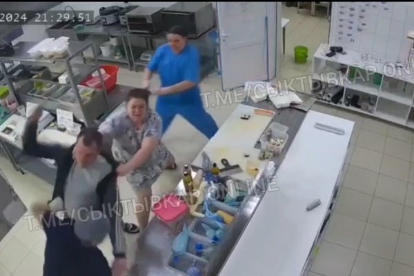 В Сыктывкаре мужчина с ножом напал на работницу суши-доставки