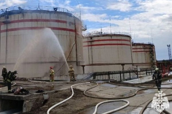 В МЧС сообщили о ликвидации пожара на Ухтинском НПЗ