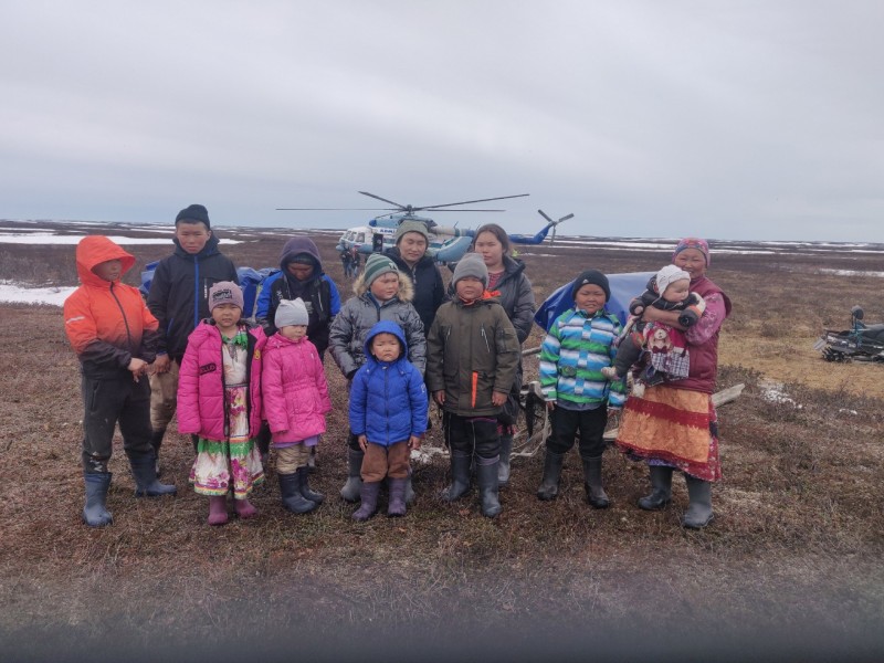 В Коми началась кампания по авиаперевозке детей оленеводов в тундру к местам кочевий их родителей

