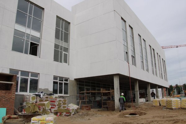 В микрорайоне Емваль Эжвинского района завершается строительство школы на 825 мест