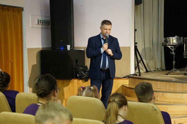Кибербезопасность и онлайн-покупки: Виталий Осипов рассказал школьникам о цифровой гигиене
