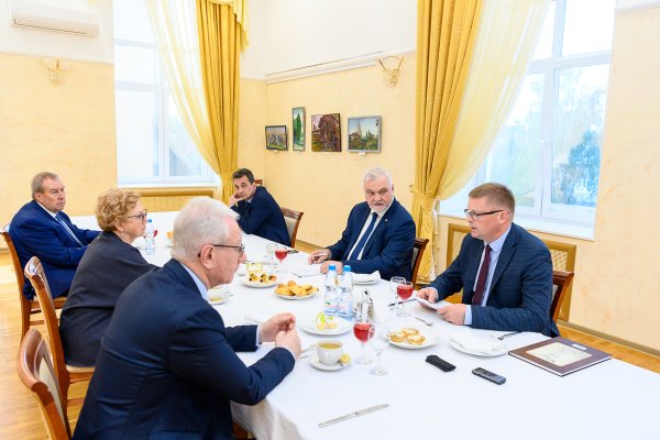 Владимир Уйба провёл встречу с руководством Общественной палаты Коми


