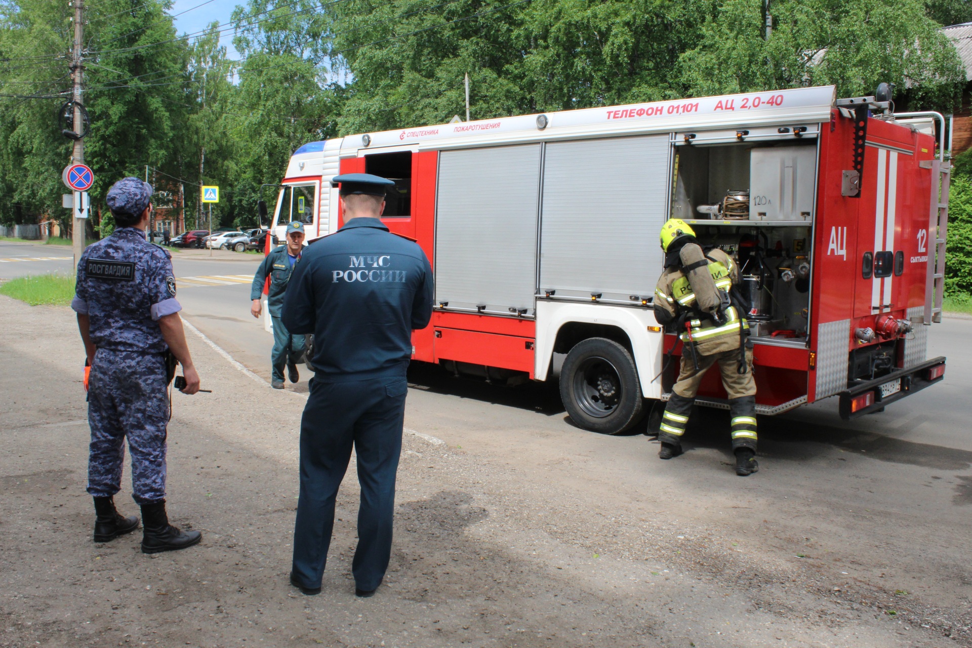 В Сыктывкаре прошли пожарно-тактические учения Росгвардии и МЧС |  25.06.2024 | Сыктывкар - БезФормата