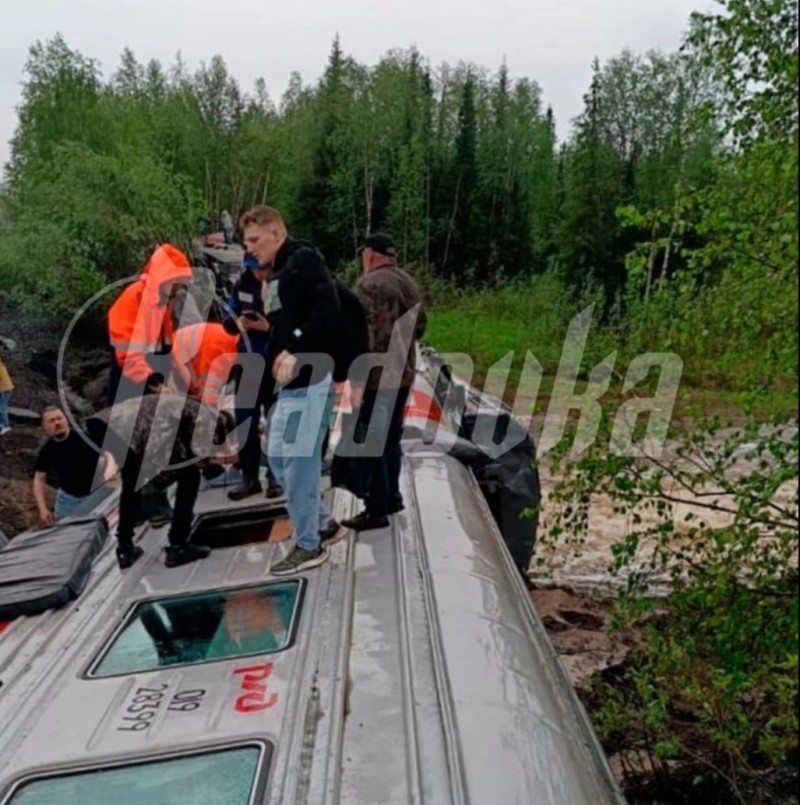 Дорога к месту крушения пассажирского поезда в Коми полностью затоплена 