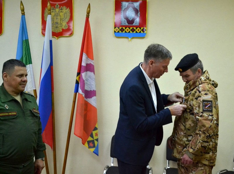 Участнику СВО из Усть-Цильмы вручили медаль "За отвагу"