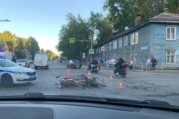В центре Сыктывкара произошло ДТП с участием мотоциклиста и водителя ГАЗели
