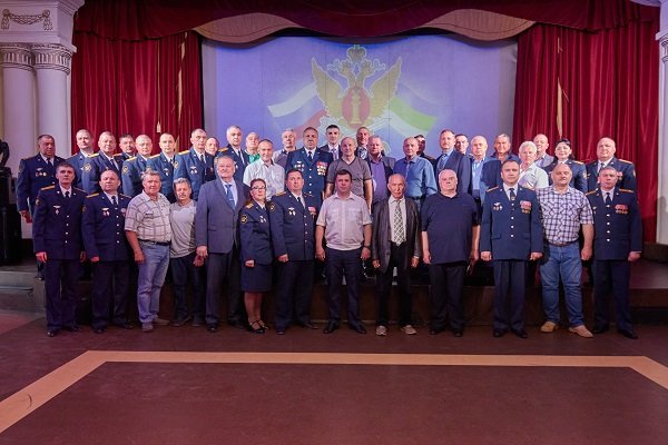 В Сыктывкаре чествовали сотрудников и ветеранов службы охраны и кинологической службы УИС Коми