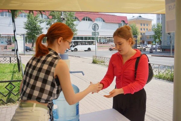 В Сыктывкаре открылись точки бесплатной раздачи питьевой воды горожанам