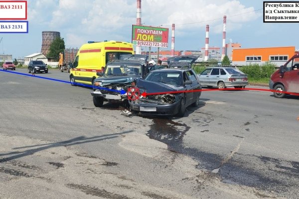 В Эжвинском районе Сыктывкара при столкновении двух ВАЗов пострадали четыре человека