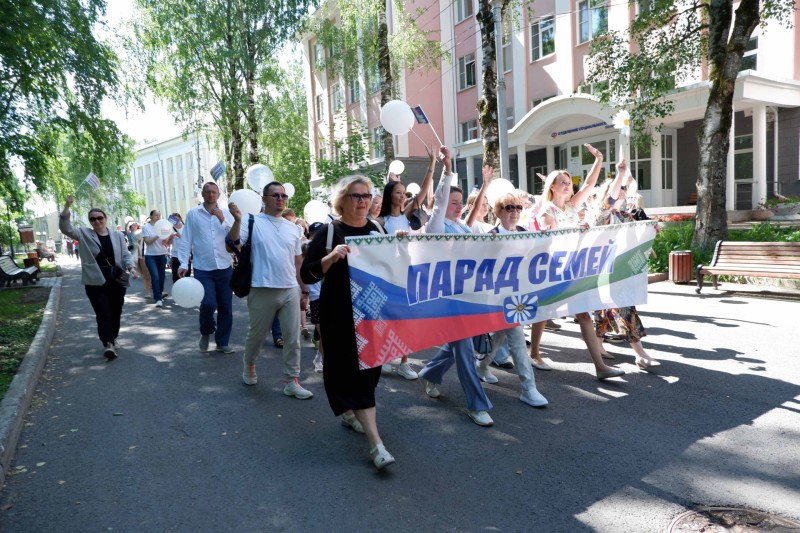 Партийцы "Единой России" в Коми приняли участие в мероприятиях, посвященных Дню семьи, любви и верности