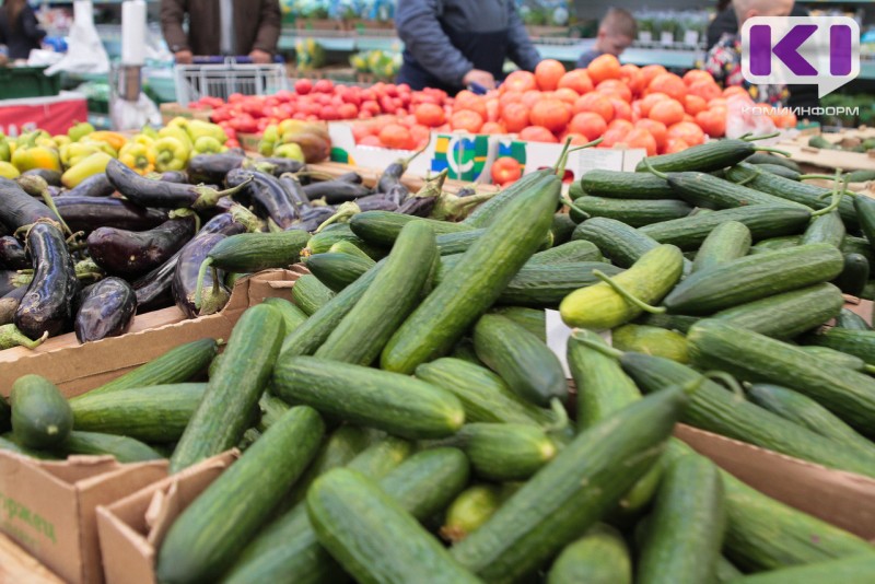 В Коми за неделю подешевели гречка, колбаса, помидоры, но стали дороже макароны и огурцы