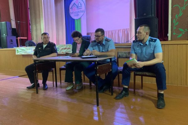 Состояние дороги в Сыктывдине стало поводом для встречи работников прокуратуры с местным населением