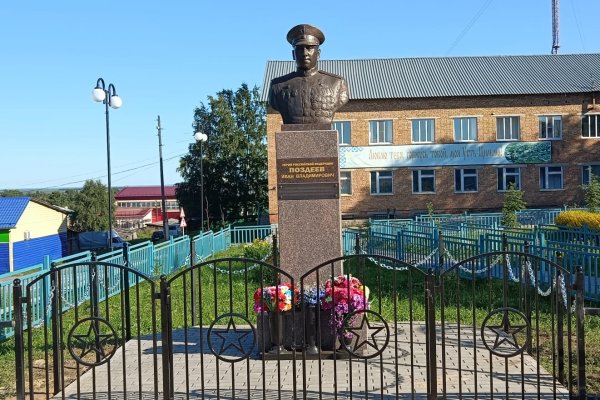 В Усть-Цильме установлено ограждение у памятника Герою России Ивану Поздееву