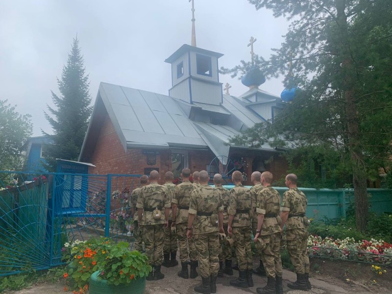 В Сыктывкаре военнослужащие и сотрудники Росгвардии в День Крещения Руси приняли участие в богослужениях