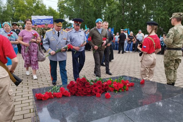 В Сыктывкаре воины ВДВ почтили память погибших героев