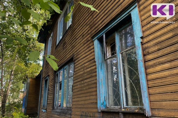 В Эжве прокуратура в судебном порядке защищает права жителей аварийного дома на переселение