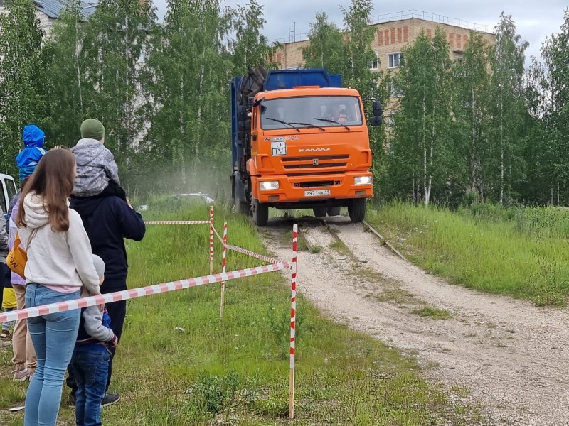 В Республике Коми выберут лучшего водителя мусоровозной техники