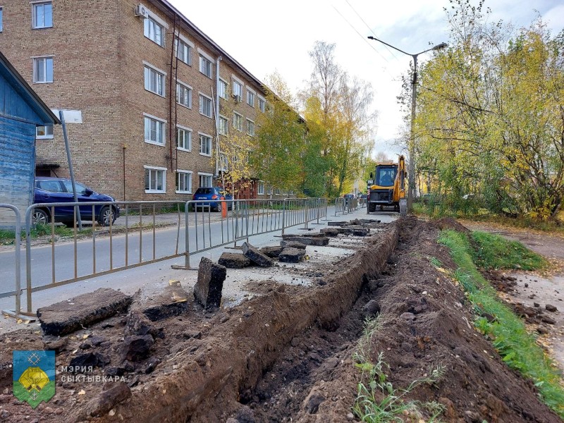 По улице Заводской в Сыктывкаре начато обустройство тротуаров от улицы Кирова до улицы Советской