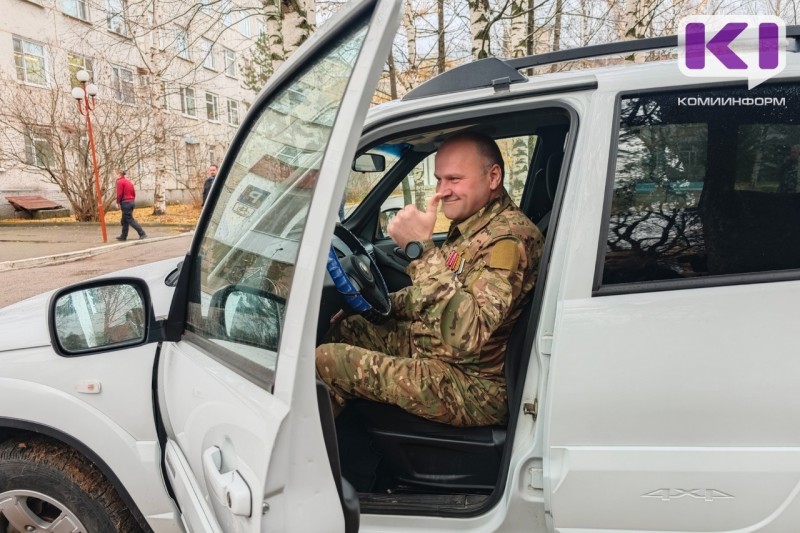 Коми республиканская клиническая больница передала на фронт "Ниву", дизельный генератор и медикаменты