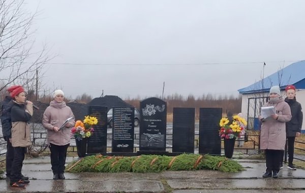 При поддержке ЛУКОЙЛа в усинской деревне обновили мемориальный комплекс

