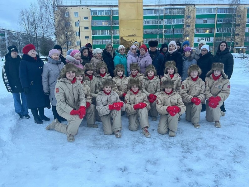 В Вуктыле юнармейский отряд "Орлята" провел митинг в память о солдатах, погибших в боевых действиях