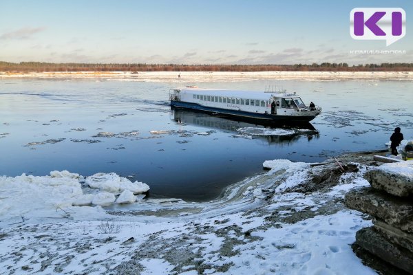 В Сыктывкаре завершаются речные перевозки