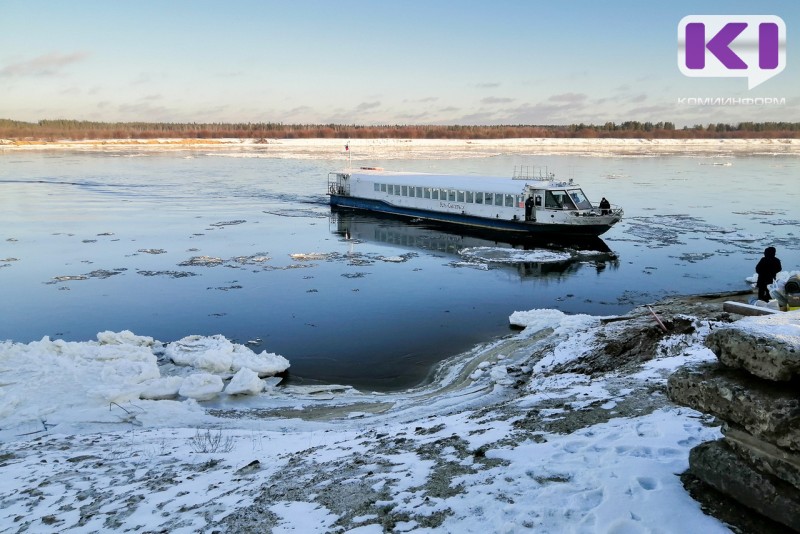 В Сыктывкаре завершаются речные перевозки