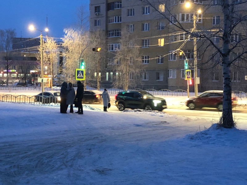 В Сыктывкаре установили еще один светофор с кнопкой