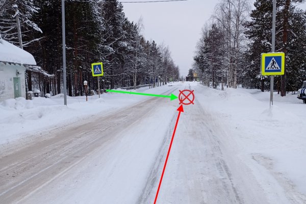 В Печоре женщина переходила дорогу вне пешеходного перехода и попала под колеса Nissan Qashqai