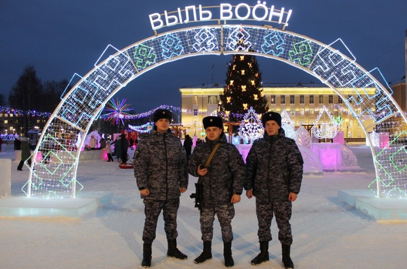 Полиция и Росгвардия Коми обеспечивают правопорядок и безопасность граждан в новогодние праздники