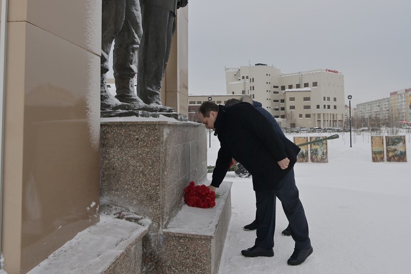 В Усинске Ростислав Гольдштейн почтил память погибших Защитников Отечества