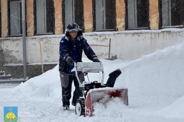Директорам школ Сыктывкара указали на необходимость вывозки снега с территории