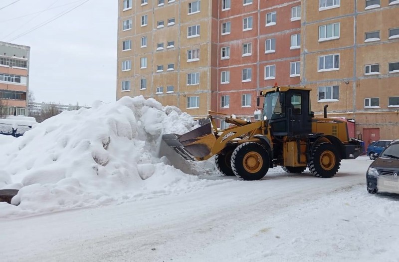 В Усинском районе в работе по очистке дорог задействовано 18 единиц спецтехники


