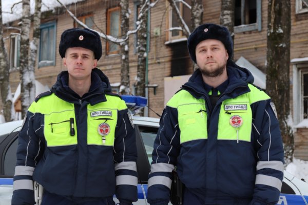 Полицейские Коми помогли жильцам многоквартирного дома эвакуироваться во время пожара