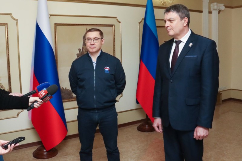 Владимир Якушев обозначил основные направления работы "Единой России" в Год муниципального депутата

