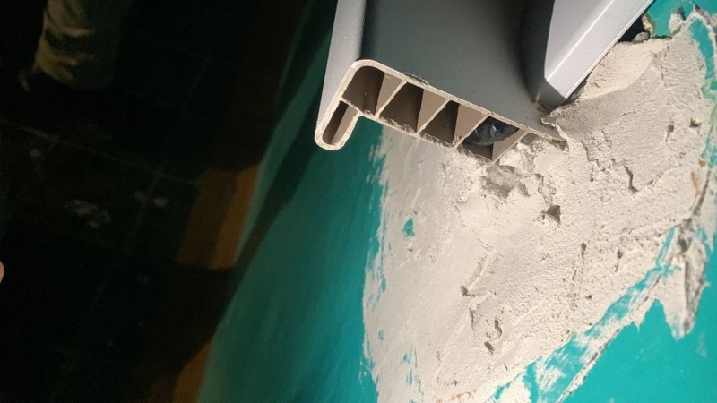 Сыктывкарские полицейские в подъезде задержали с поличным наркосбытчиков