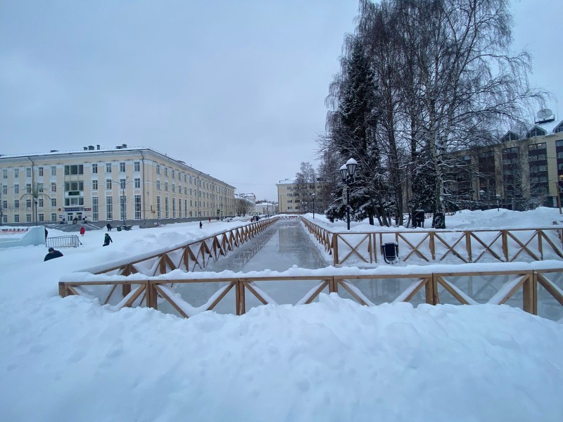 В Сыктывкаре тает лед: каток на Стефановской площади вновь закрыт