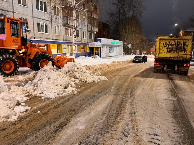 За выходные из Сыктывкара вывезли более 7600 кубометров снега