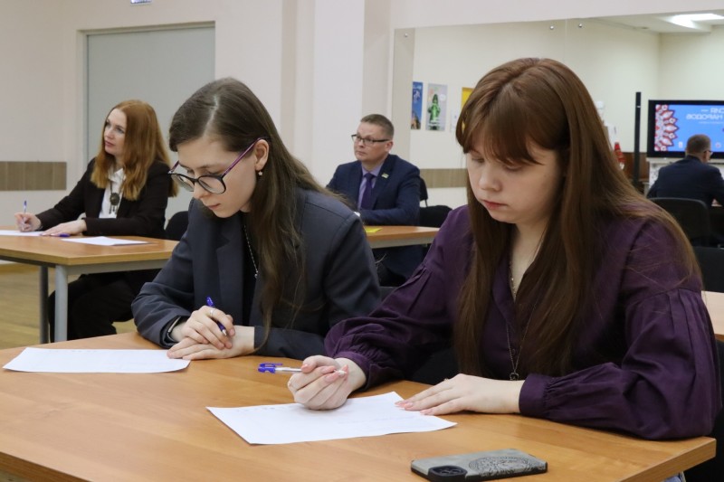 В Сыктывкаре состоялся VI Всероссийский этнографический диктант "Россия – дом народов"