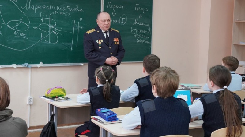 Сотрудники УФСБ по Коми навестили воспитанников детского дома и подшефных кадетов